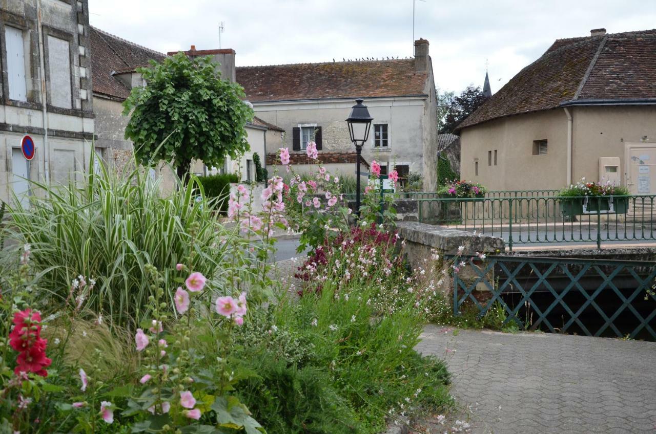 ホテル Gite Le Moulin Mezieres-en-Brenne エクステリア 写真